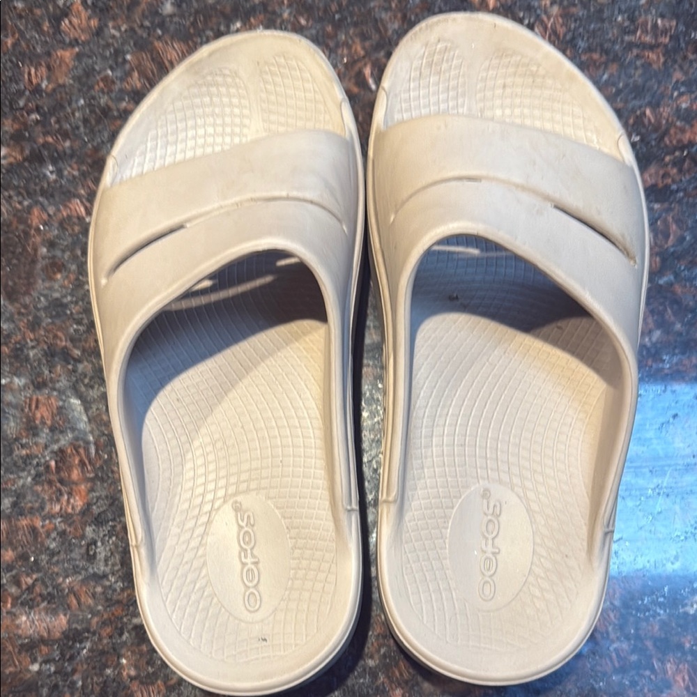 OOFOS Cream Slide Sandals